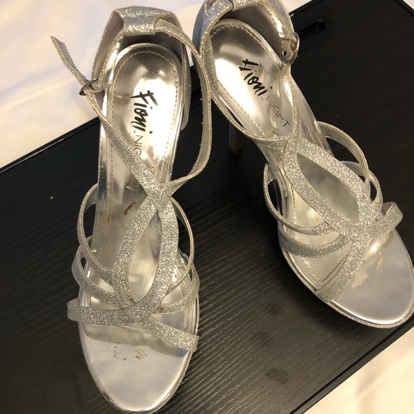 Silver high heel shoes - Picture 1 of 2